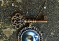 lunar-key-neckl-2015web